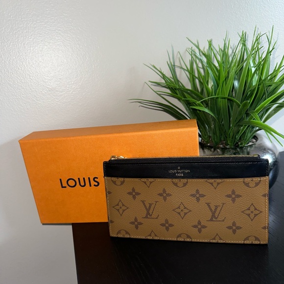 Louis Vuitton Wallet - Picture 1 of 3